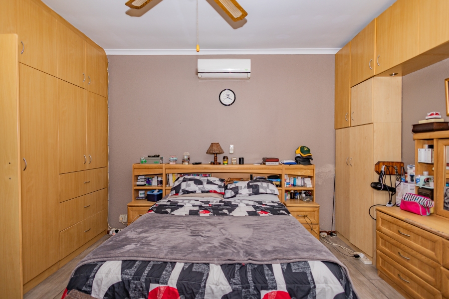 5 Bedroom Property for Sale in Peerless Park Western Cape